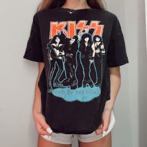 KISS graphic tee!